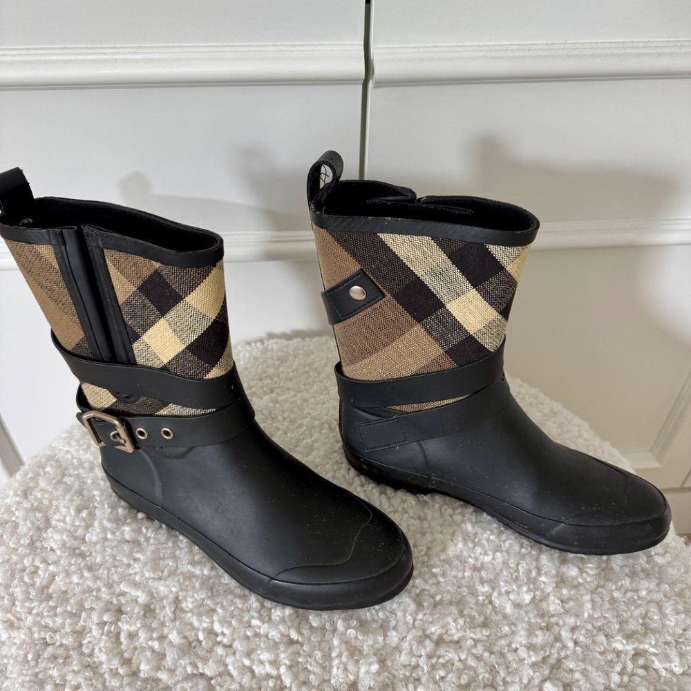 Burberry Holloway Plaid Rain Boots – Size 37 – Classic Nova Check – Gently Worn - Picture 2 of 9